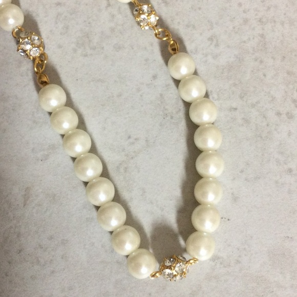 Avon Pearl strand with gold bling necklace - Picture 3 of 6
